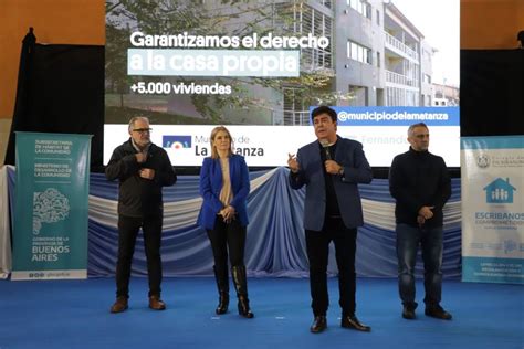 La Presidenta Del Hcd Estuvo Presente En La Entrega De Escrituras En