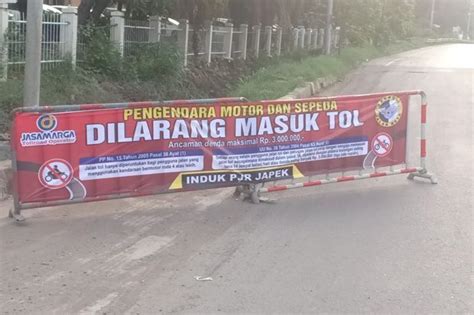 Pasang Spanduk Atau Baliho Di Akses Masuk Jalan Tol Demi Halau Pemotor