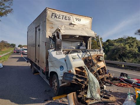 Caminhoneiro Morre Em Acidente Na Rodovia Br 153 Em Marília Sp Estradas