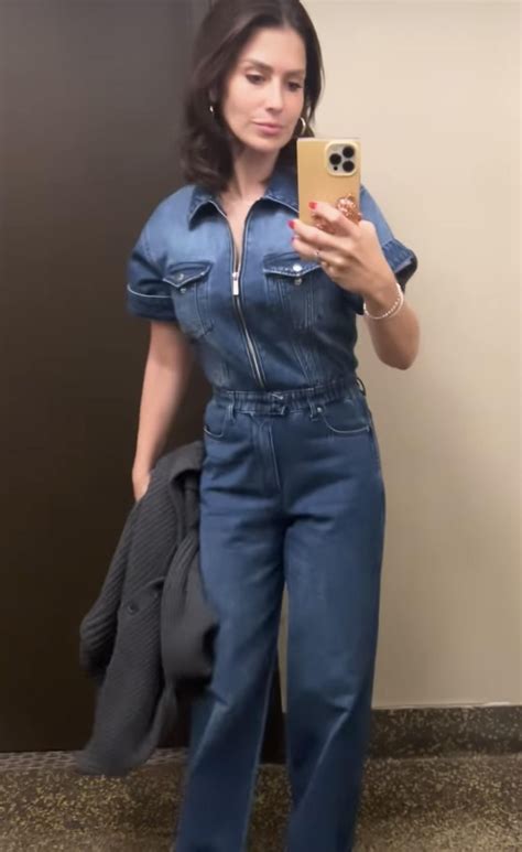 She rilly rilly loves herself : r/HilariaBaldwin