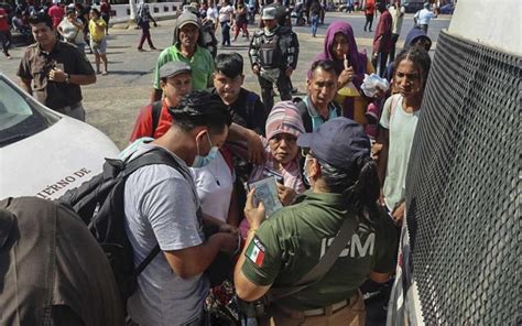 Chiapas Cientos De Migrantes Se Entregan En Tapachula Aristegui Noticias