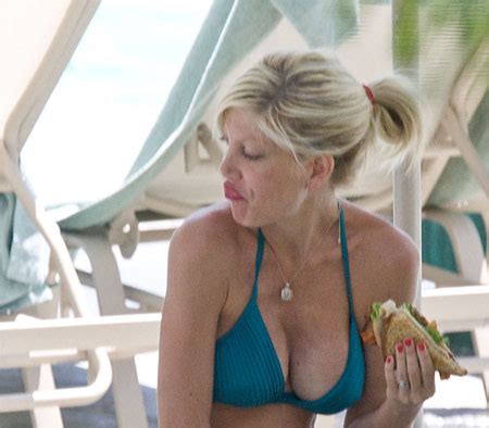 Rp 20090526 TORI SPELLING BIKINI TOP DrunkenStepFather