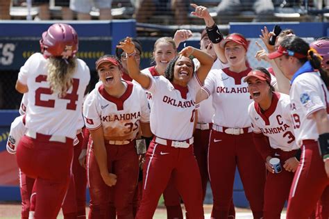 Jennings Has Game Winning Double Oklahoma Tops Stanford Reaches Women S College World Series