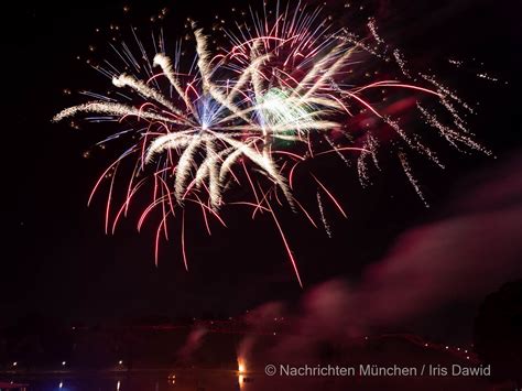 Das Feuerwerk Beim Sommerfestival Im Olympiapark Nachrichten M Nchen