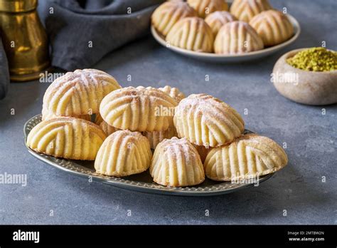 Biscuits Semolina Maamoul Ou Mamoul Avec Dates Noix Et Pistaches