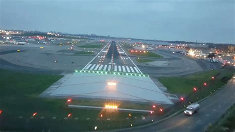 Challenger 350 Dusk Landing At Laguardia Youtube