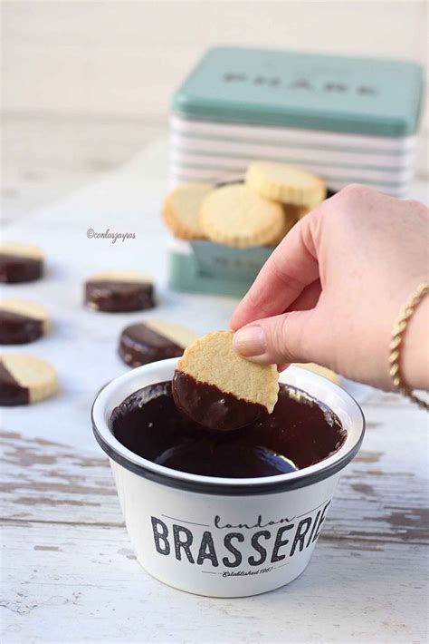 Galletas Danesas De Mantequilla Naranja Y Chocolate Con Las Zarpas