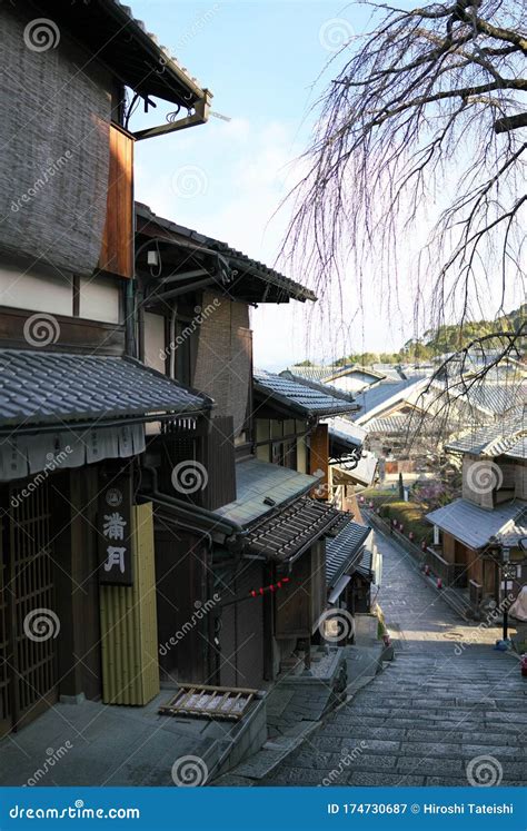 Sannenzaka in Higashiyama District in Kyoto Editorial Photography ...