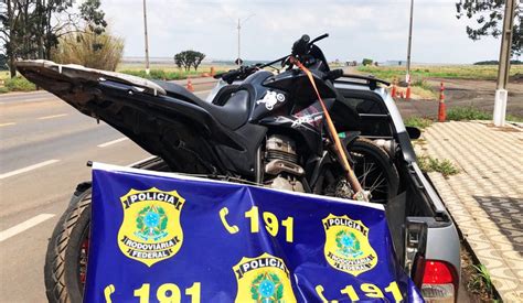 Adolescente é apreendido após ser abordado guiando uma motocicleta