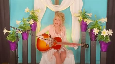 Dolly Parton Celebrates Easter By Singing Hes Alive