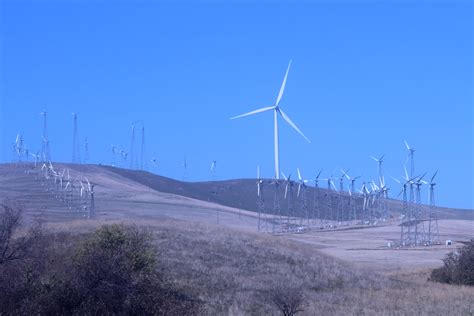 Altamont Pass Wind Turbines Older Smaller And Less Effici Flickr