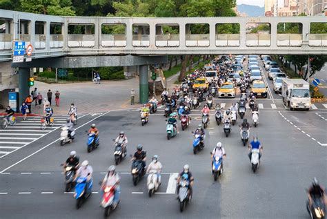 交通傷亡年增一成 兩大問題不改，路口大執法、百億前瞻計劃也沒用｜天下雜誌