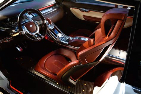 Kahn Makes New Ivory Black Interior For 2013 Range Rover Vogue