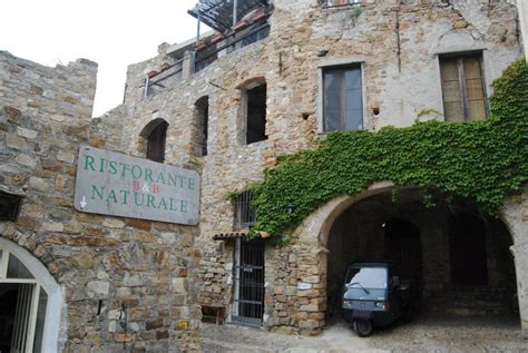 Visitare Bussana Vecchia Cosa Vedere Nel Paese Degli Artisti Sorto