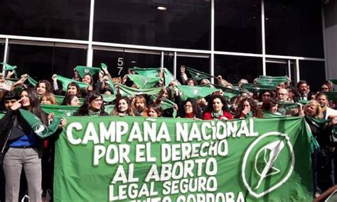 Aborto pañuelazo frente al Colegio de Abogados Comercio y Justicia