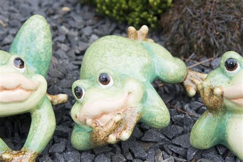 Set of 3 Garden Frogs - Garden ornament - Home2garden