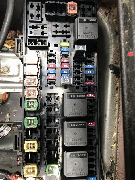 Introducir 54 Imagen 2009 Dodge Charger Trunk Fuse Box Diagram Abzlocal Mx