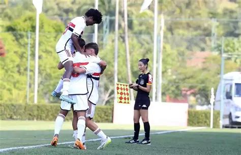 Spnet S O Paulo Vence Flamengo Fora De Casa E Leva Vantagem Para O