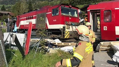 Lkw Von Lokalbahn Erfasst Mehrere Verletzte Oe At