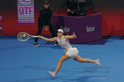 WTA Doha Świątek zagra o finał z Sakkari O której i gdzie oglądać