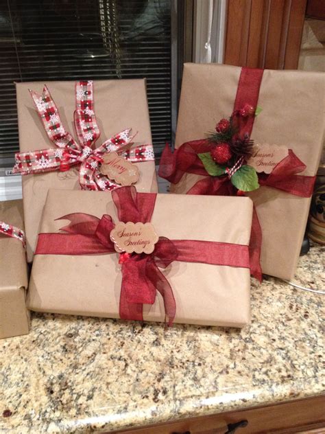 Wrap Christmas Ts Up Using Brown Paper And Red Ribbon Christmas T Wrapping Brown Paper