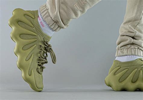 Adidas Yeezy Dark Sulfur Les Premi Res Images Prises Sur Pieds