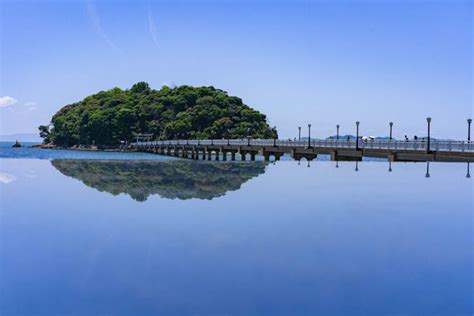 【ガマニ塩湖】まるでウユニ塩湖のようなリフレクションスポットを紹介 蒲郡市の竹島 塩湖 ウユニ 観光ガイド