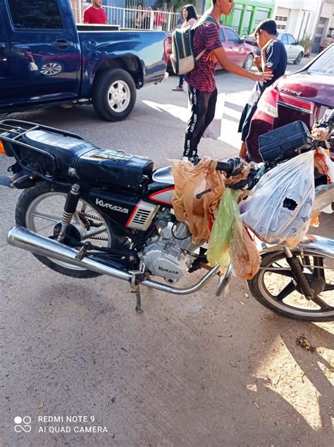 El mandado quedó en el suelo Motociclista resulta lesionado al chocar