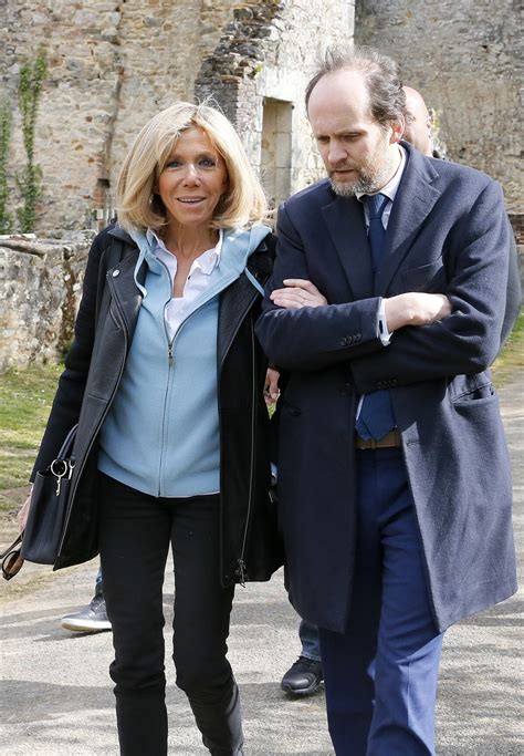 Photo Jean Marc Dumontet Et Brigitte Macron Trogneux D Couvrent Le