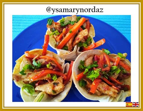 Canastas de pan árabe rellenas con tiras de pollo Pita bread baskets