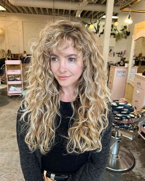 22 Ways to Pull Off Long Shags for Curly Hair | Long curly haircuts
