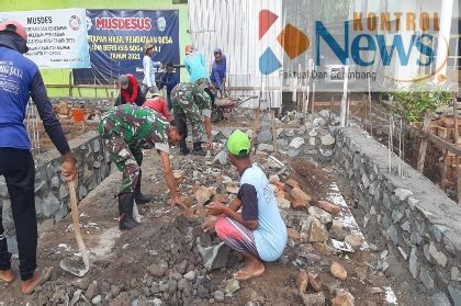 Anggota Kodim Ponorogo Manunggal Dengan Rakyat Melalui Gotong