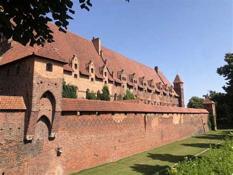 Gdansk Malbork Castle And Westerplatte Tour With Local Lunch Getyourguide