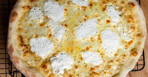 New York White Pizza The Right Way Sip And Feast