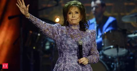 Loretta Lynn Dolly Parton Leads Tributes To Late Country Music Legend Loretta Lynn The