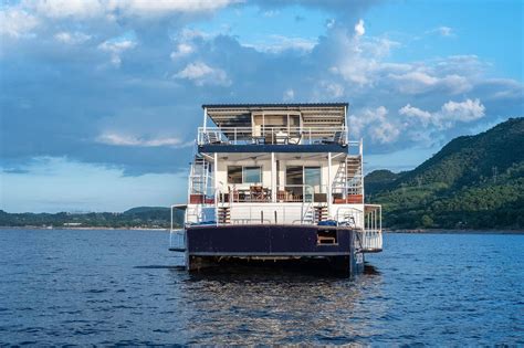 Lake Kariba Houseboats: Everything worth knowing