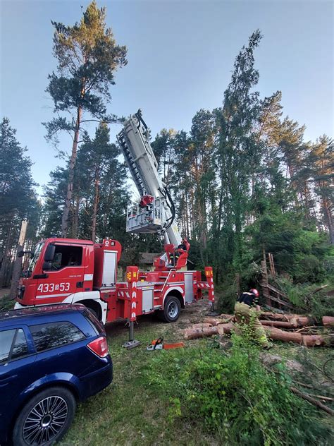 Usuwanie skutków silnego wiatru i opadów deszczu na terenie powiatu