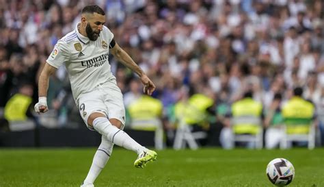 Foto Hengkang Dari Real Madrid Benzema Masuk 5 Besar Top Skor Liga