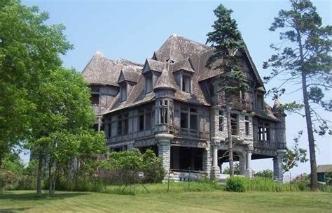 Step Inside America's Most Fascinating Abandoned Mansions