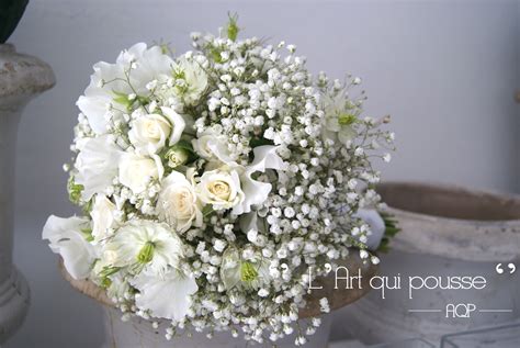 Bouquet de mariée avec des fleurs blanche White bride s bouquet By L