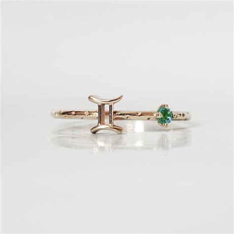 14K Gemini Horoscope Birthstone Ring (Pearl + Emerald)