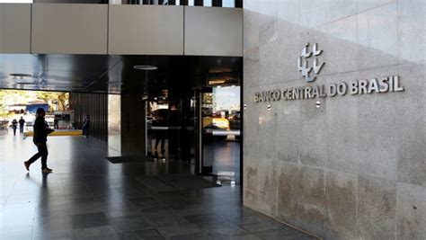 banco central de brasil interrumpe ciclo de recortes  mantiene los