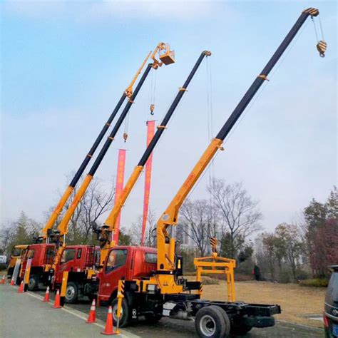 China Boblift Hydraulic Telescopic Boom Truck Mounted Crane Lifting