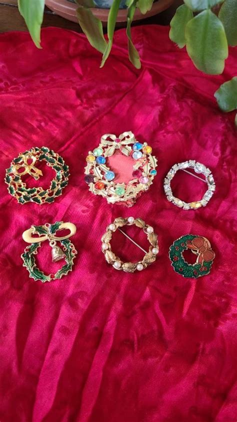 Vintage christmas brooches wreaths - Gem