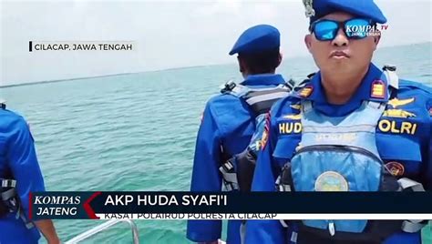 Kapal Hancur Dihantam Ombak Abk Terombang Ambing Di Laut Video