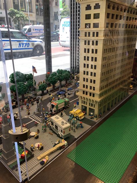 New York LEGO store : r/lego