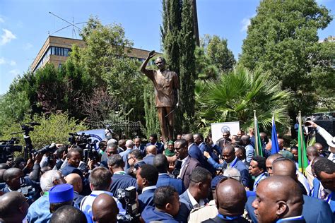 Sababu Zatajwa Kinachosababisha Sanamu La Mwalimu Nyerere Kukosewa