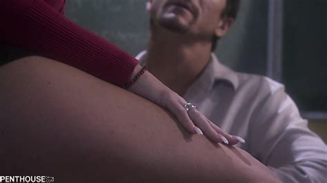 Blonde Wifey Gets Fucked Tommy Gunn