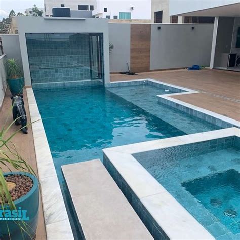 Modelo De Piscina Com Prainha - Piscina de alvenaria com prainha e hidro - Brasil Piscinas