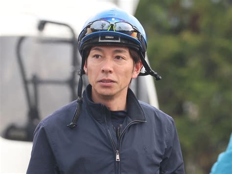 和田竜二騎手がスタート直後に落馬し競走中止、すぐに立ち上がる 続く11r栗東sに騎乗／錦s 競馬写真ニュース 日刊スポーツ